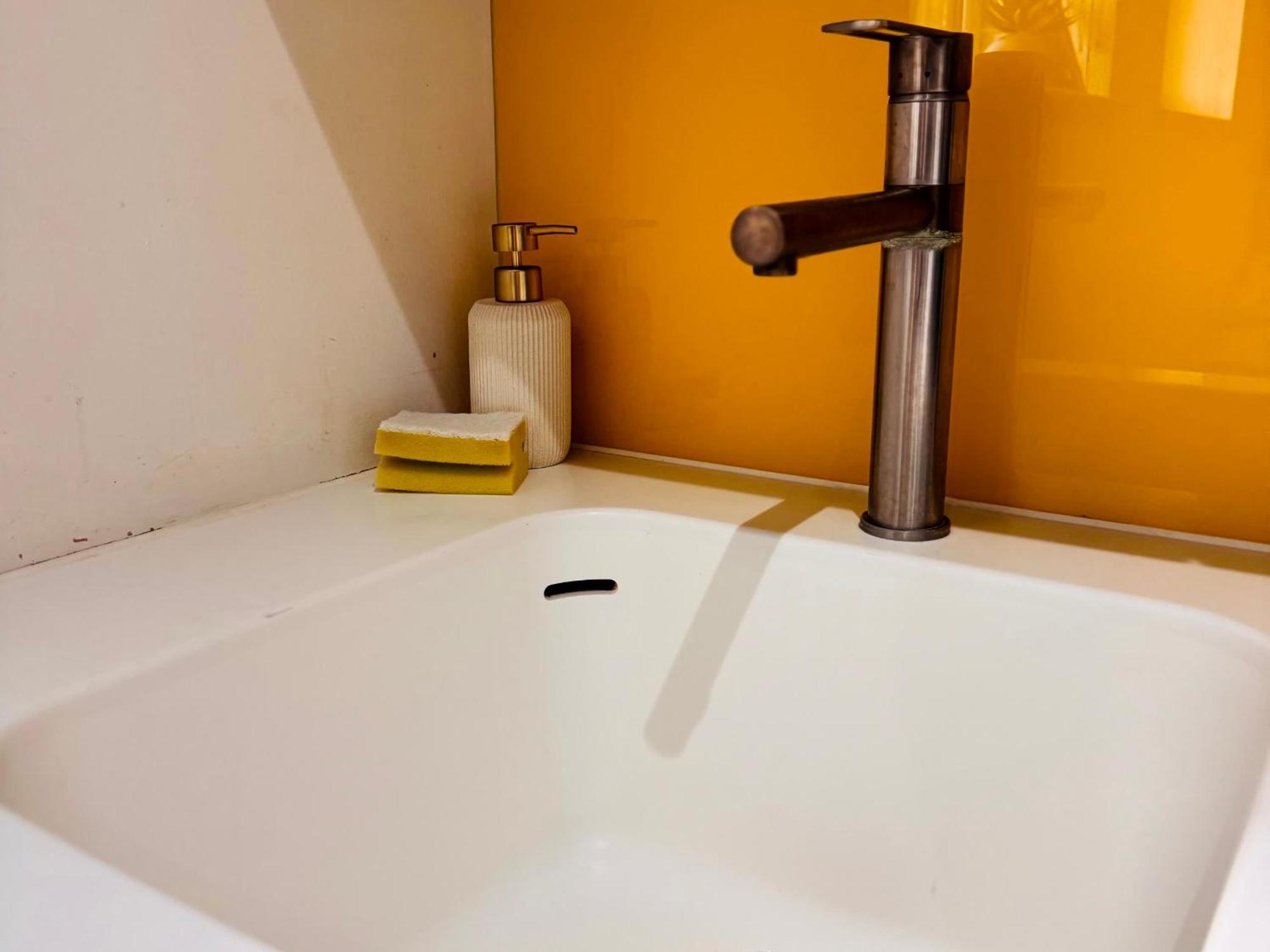 Stylish Near Cathedral & Spon Street Apartment