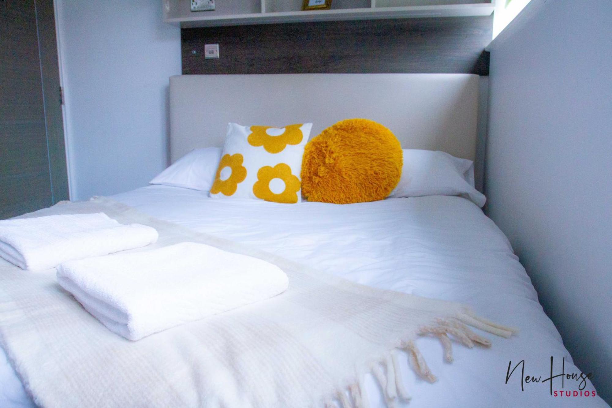 Stylish Near Cathedral & Spon Street Apartment *