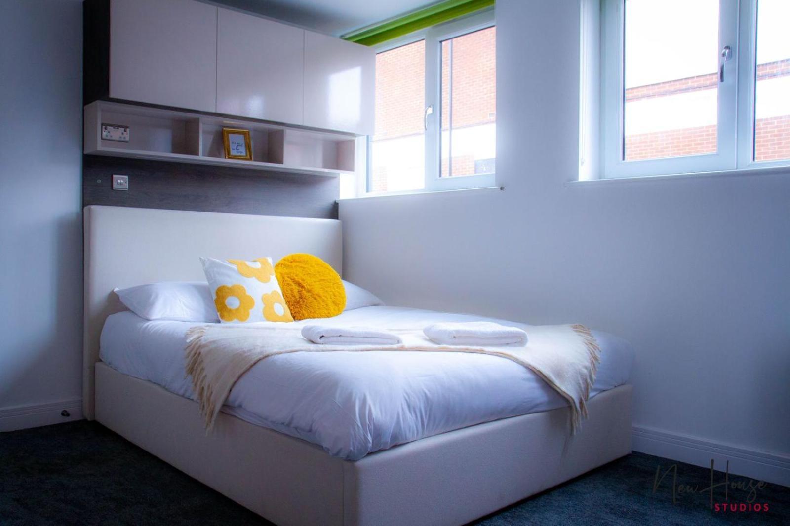 Stylish Near Cathedral & Spon Street Apartment